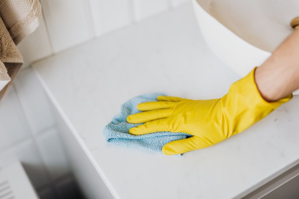 A LusaClean cleaner at work in a bright Lisbon home